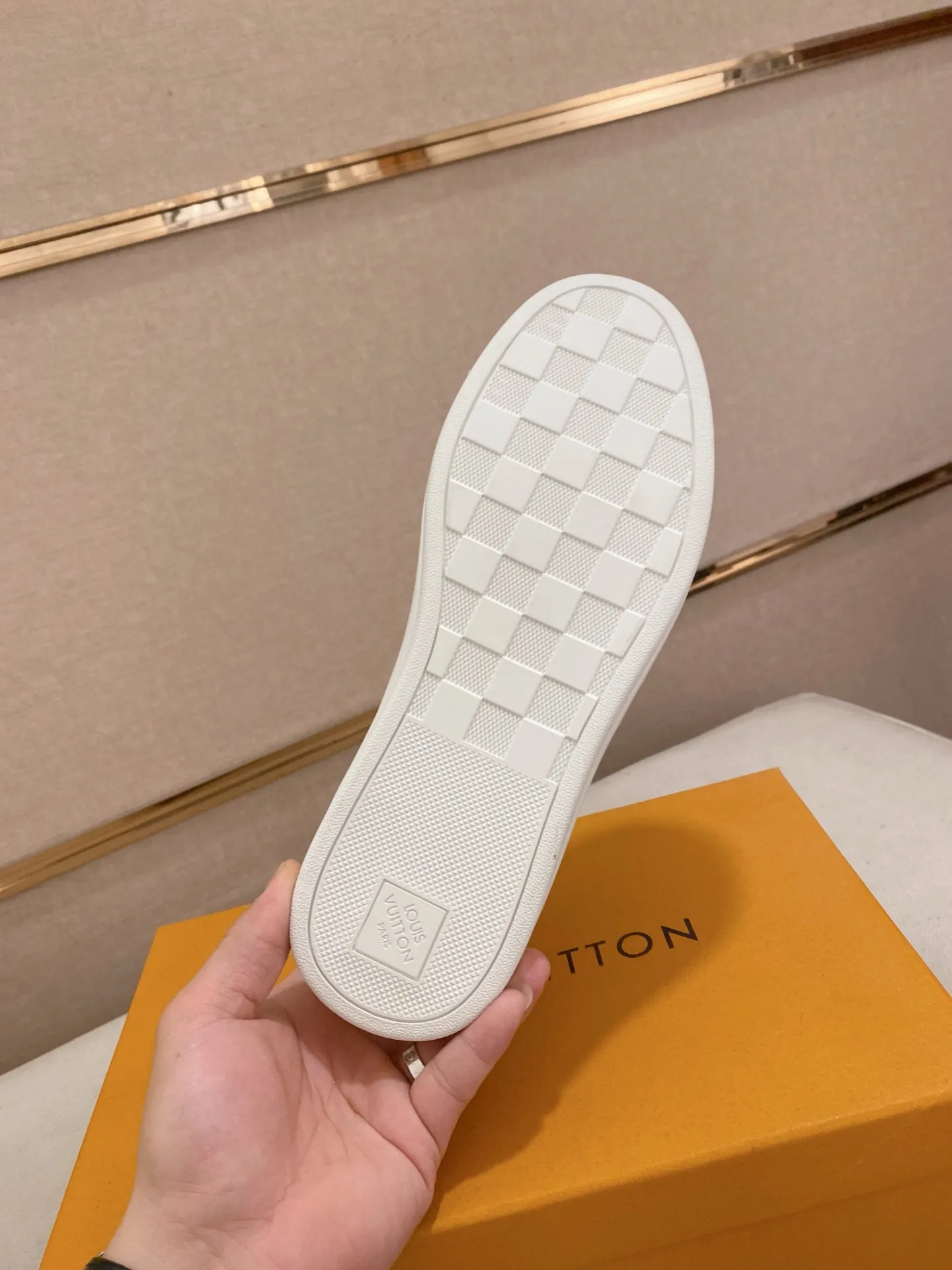 Men's shoes💰:420💰🇮🇹🇮🇹LV Louis Vuitton. The latest trendy casual shoes are popular in physical stores in sizes 38-44. New spring and summer comfortable imported custom original cowhide, unique jacquard fabric element design. Paired with sheepskin lining, Lv original bottom, [taiyang][taiyang] high-end packaging and high quality💪Details determine the quality, you can enter and leave the counter at will, welcome to compare🇮🇹